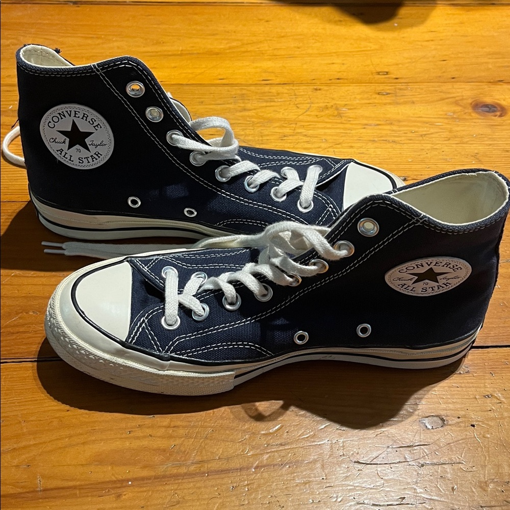 Converse Navy and White Sneakers NEW no tags